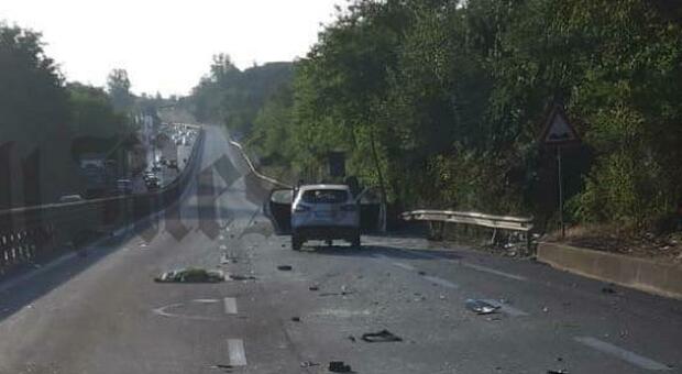 Scontro fra auto sulla Pontina, morti due 18enni, 4 feriti