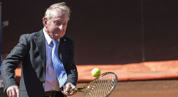 Rod Laver premiato sul Centrale: al tennista australiano assegnata la racchetta d'oro