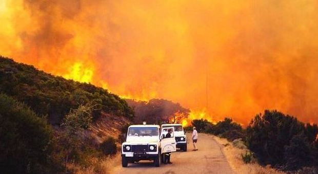 Terrore in Sardegna: scoppia un pauroso incendio, case evacuate