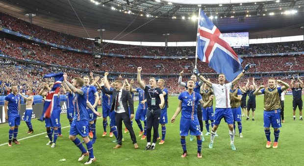 La festa dei giocatori dell'Islanda