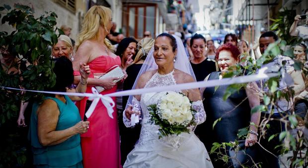 Il 'femminiello' Francesca, finta sposa trans: "Ma niente marito"