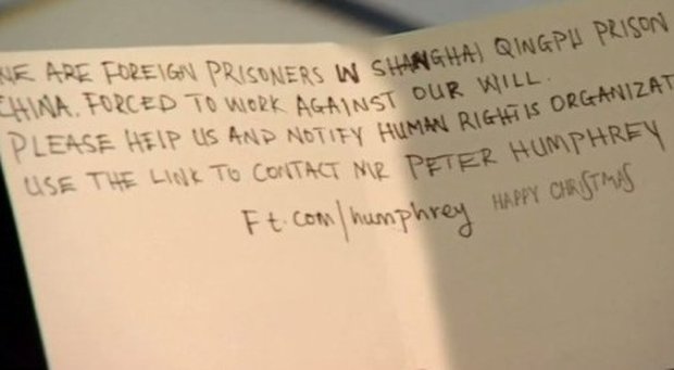 «Siamo costretti ai lavori forzati, aiutateci», l'incredibile messaggio scoperto da una bambina in una cartolina di Natale