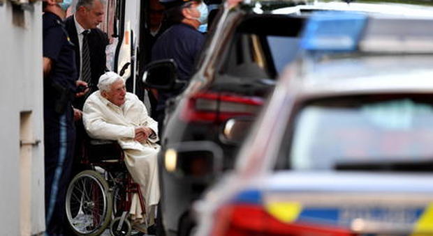 «Benedetto XVI gravemente malato dopo la morte del fratello Georg». Come sta il Papa Emerito