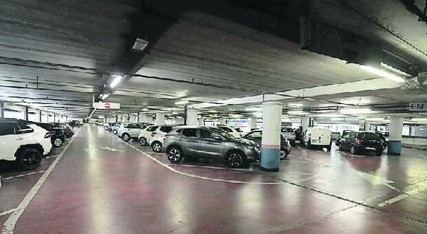 Napoli, parcheggi vuoti nella City: «Non servono doppioni»