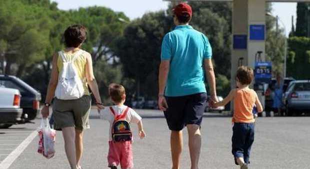 Bimbi fino a 3 anni, Serracchiani: «200 euro al mese per le famiglie»