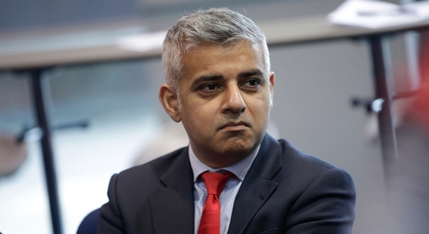 Londra, intervista al candidato Sadiq Khan: «Nuove scuole e interventi sugli affitti, così da sindaco cambierò la città»