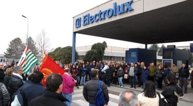 Electrolux, i sindacati: dall'azienda proposte «totalmente irricevibili»