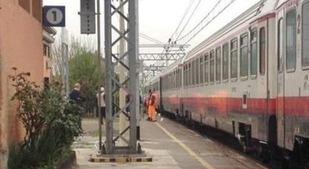 Padova, bocciato al liceo: studente si getta sotto il treno a 18 anni
