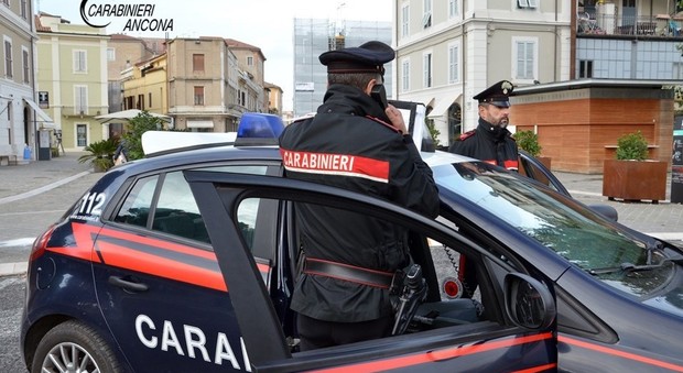 Chiedono l’intervento dei Carabinieri perché cacciati da un locale, ma sono ubriachi e vengono contravvenzionati