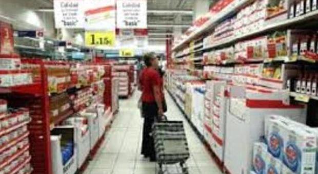 Pericolo, in Italia torna la deflazione La spesa delle famiglie inverte la rotta