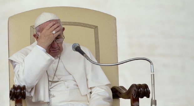 Papa Francesco bacchetta i governi: fanno troppo poco per sostenere la famiglia