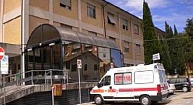 Osimo, tre adulti e due bambini all'ospedale: intossicati dal batterio coliforme