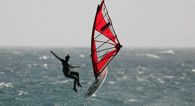 Windsurfista (foto dia rchivio)