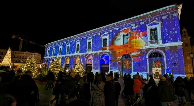 Da San Nicola a Santa Claus, il videomapping incanta il centro di Bari