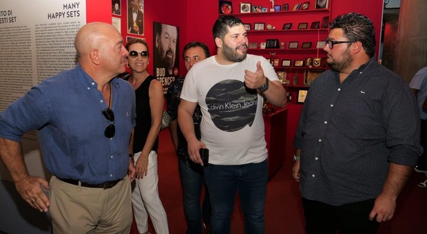 Salvatore Esposito alla mostra su Bud Spencer: «Mi ha ispirato»
