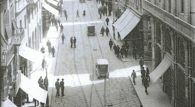 Una foto antica di Corso Garibaldi