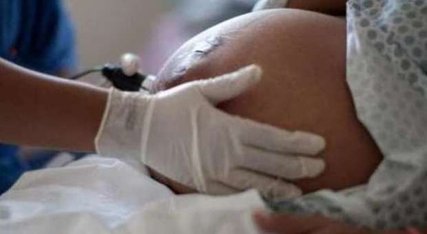 Ragazza incinta di 28 anni curata dal coronavirus con il plasma dei guariti: «Mia figlia si chiamerà Vittoria»