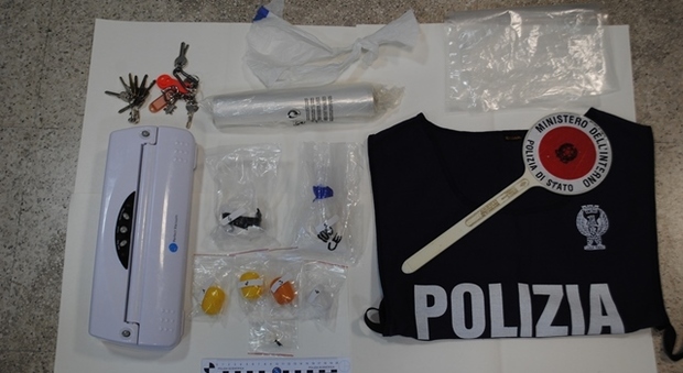 Spacciava cocaina in un appartamento di piazza Moro a Latina: arrestato. Trovati 200 grammi di droga