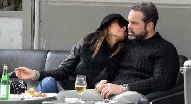 Cecilia Capriotti, pranzo e baci con il fidanzato Gianluca Mobilia a Milano