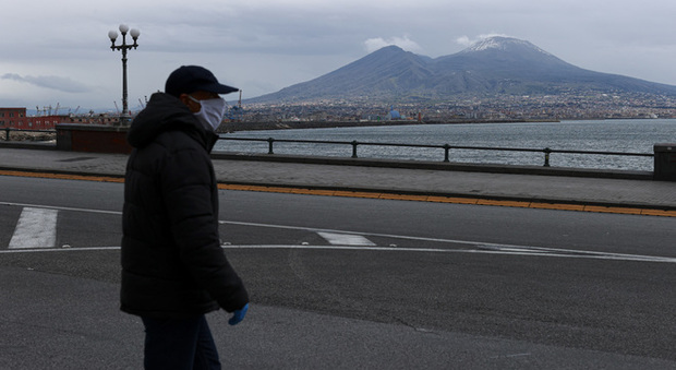 Maltempo in Campania: Vesuvio imbiancato, freddo e pioggia