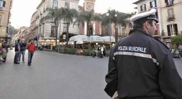 Sorrento, insultarono un vigile urbano: ex carabiniere e moglie condannati