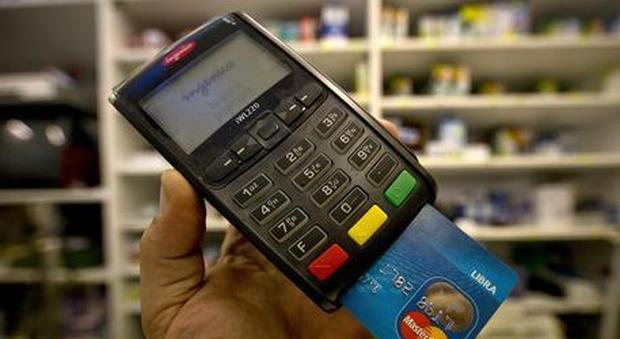 Manovra, aumenti Iva per tagliare il costo del lavoro: sconti per chi usa bancomat