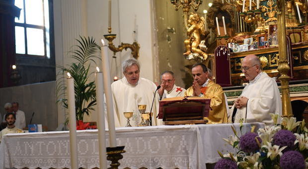 Una messa celebrata dal vescovo di Rieti Pompili