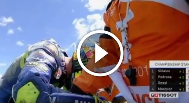 Valentino Rossi "in lacrime" dopo la caduta a Le Mans