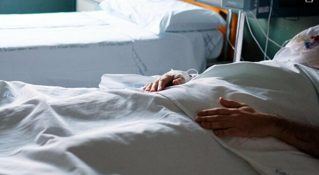 Infermiere uccide lo zio malato terminale in ospedale con una super dose di sonnifero: fermato
