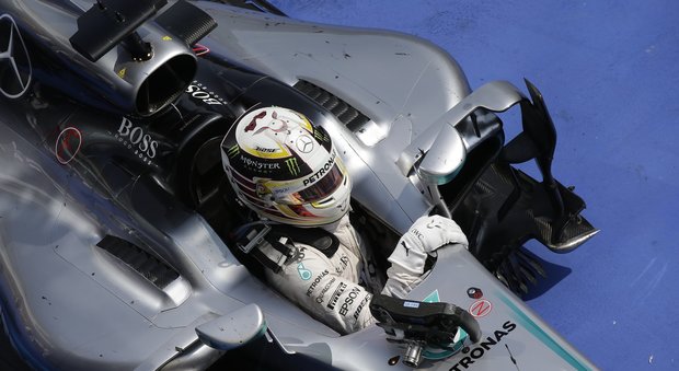 F1, Gp Ungheria: Hamilton trionfa davanti a Rosberg, quarto Vettel, sesto Raikkonen