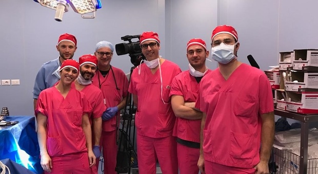 Pesaro, l'operazione col robot vista da 2mila chirurghi nel mondo in streaming