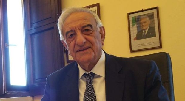 De Luca saluta il sindaco Giuliano: «Esempio di senso delle istituzioni»