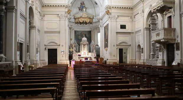 L'interno della parrocchia di Legnaro