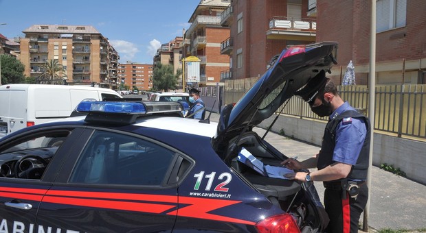 Controlli dei carabinieri a Ostia