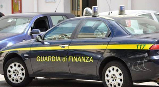 Pizzicato dalla Finanza a rubare uno scooter di Poste Italiane