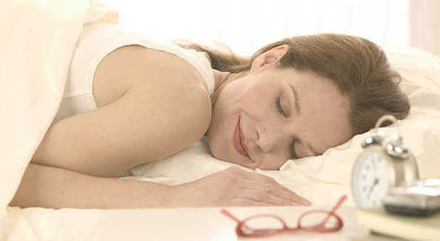 I benefici della notte. Un viso più radioso grazie a lunghe dormite e creme rigeneranti
