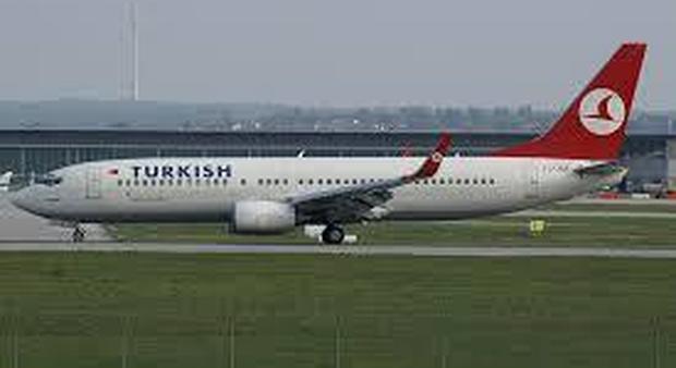Irlanda, allarme sicurezza su aereo Turkish Airlines: atterraggio d'emergenza a Shannon per volo diretto a Istanbul
