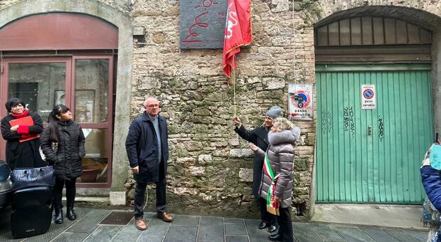 La cerimonia a Perugia per la targa in memoria di Paolo Vinti