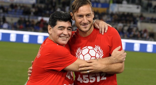 Maradona celebra Totti: «Il più grande che abbia mai visto»