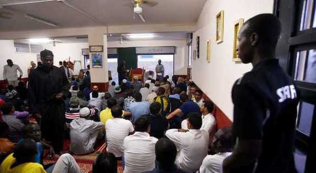 Festa in moschea, a Giugliano incontro di pace tra prete e imam