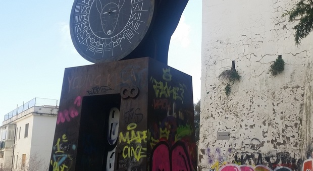 Metrò Napoli, vandali a Salvator Rosa: deturpate le opere di Paladino