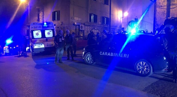 Milano, accoltellato e colpito a martellate davanti alla discoteca di Rozzano: grave un 39enne
