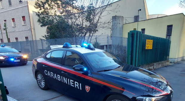 Rapina studenti minori, carabiniere fuori servizio lo insegue e lo arresta