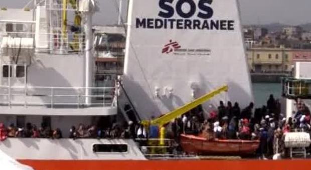 Migranti, la nave Aquarius in viaggio verso l’Italia: in salvo 432 persone