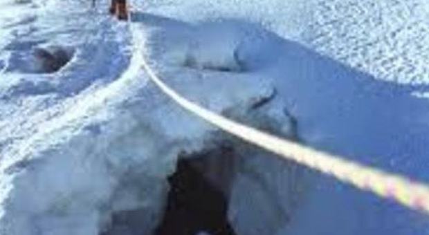 Ortles, turista precipita in un crepaccio profondo 37 metri: salva con il verricello e qualche frattura
