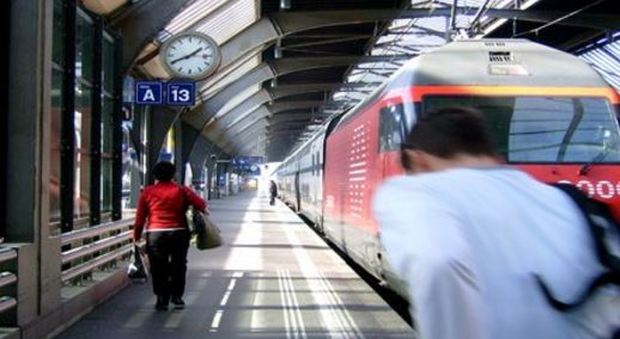 Amburgo, di nuovo paura sul treno: passeggeri attaccati da un uomo armato di coltello