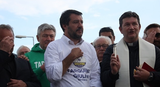 Matteo Salvini sul palco a Tarquinia