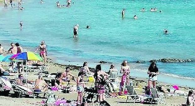 Santa Marinella, folla nelle spiagge e pochi controlli: «Gli arenili presidiati da metà giugno»