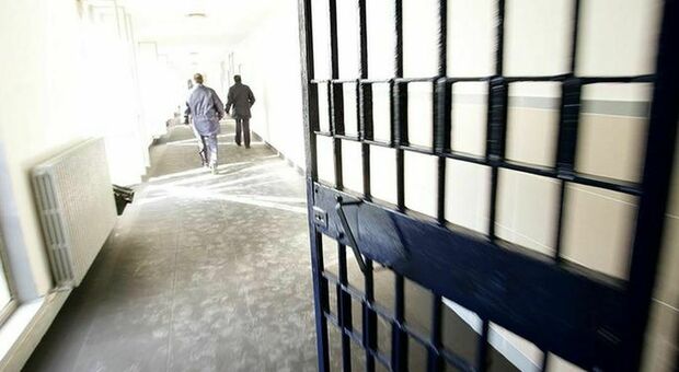 Nel carcere di Taranto contagi a catena: coinvolte 43 persone