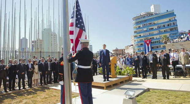Cuba, torna a sventolare la bandiera Usa: riapre l'ambasciata